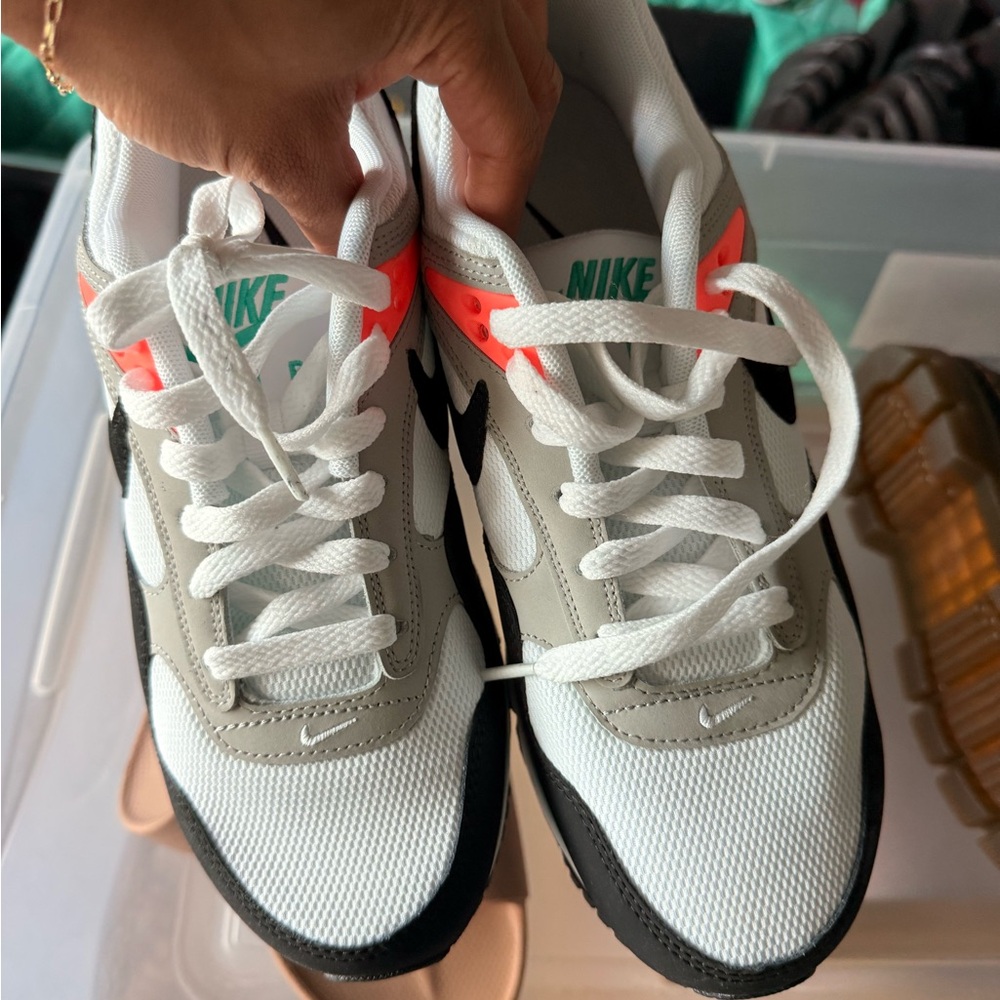 Nike Women's White Black Teal & Coral Sneaker- Air Max Correlate - Picture 2 of 4